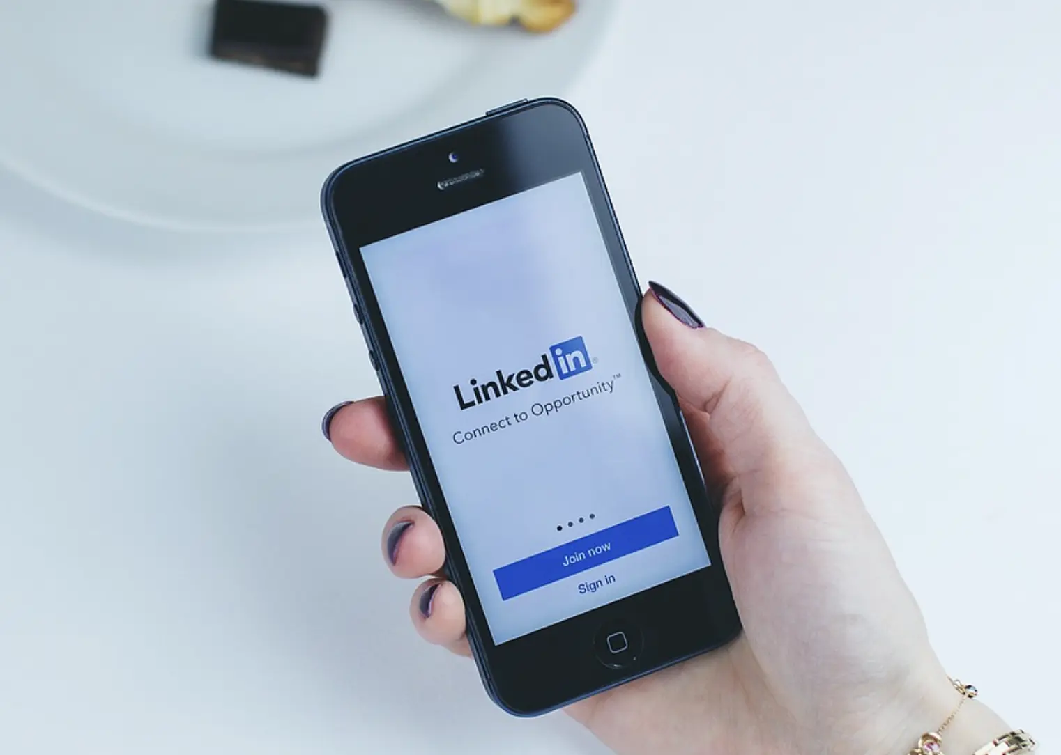 متسللون كوريون شماليون يستخدمون عروض عمل مزيفة على LinkedIn