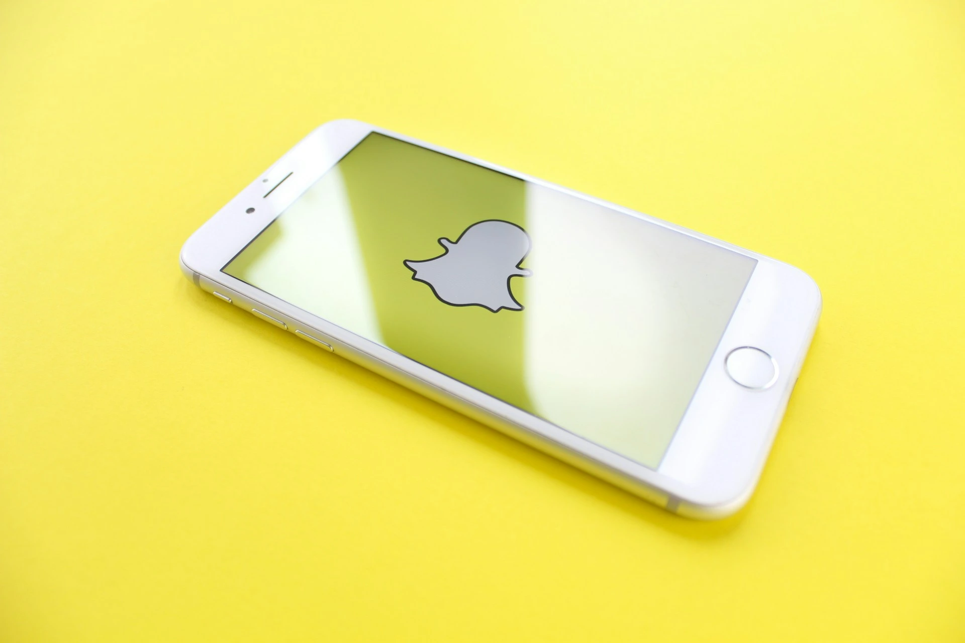 أعلنت شركة Snap عن تغييرات هامة في Snapchat ونظارات الواقع المعزز الجديدة