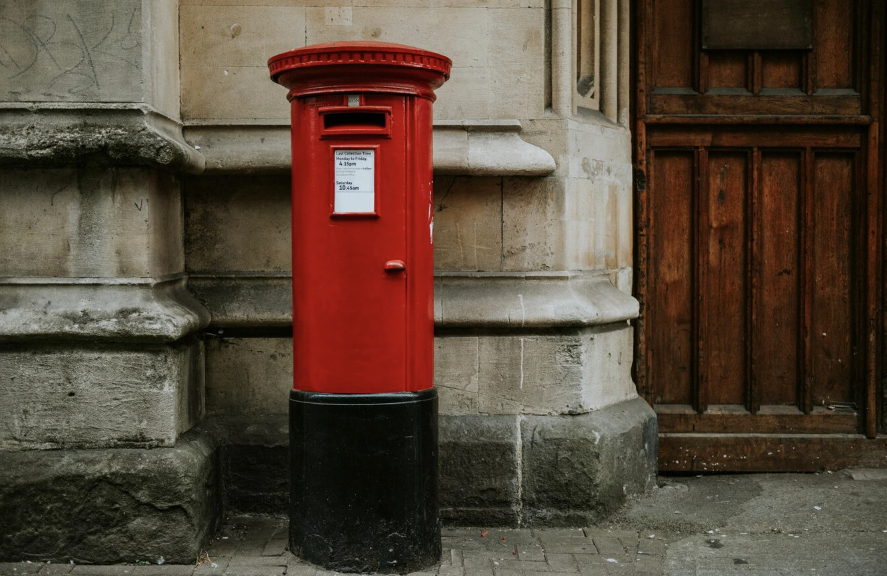 يستخدم المهاجمون الإلكترونيون تقليد Royal Mail لنشر البرمجيات الخبيثة للابتزاز