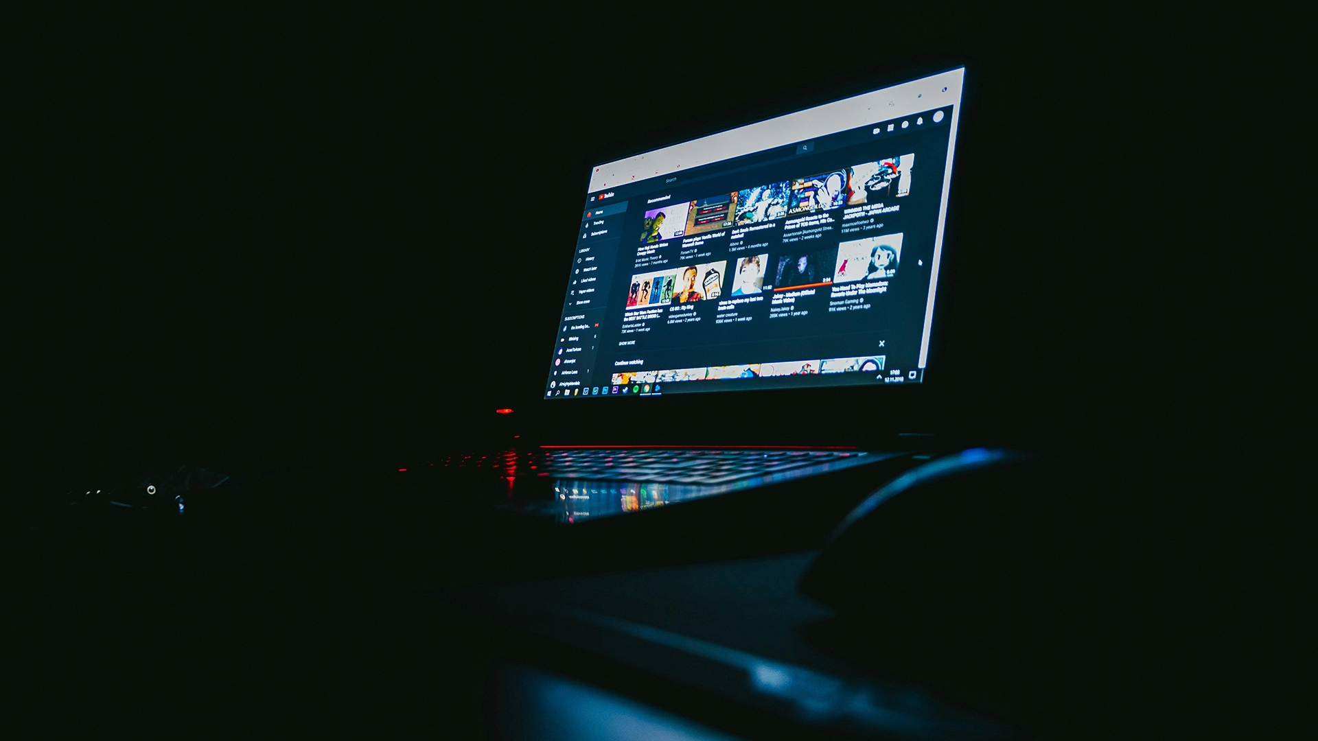 استخدمت يوتيوب بالسرّ أداة الذكاء الاصطناعي لتعديل فيديوهات الخالقين بدون إذن